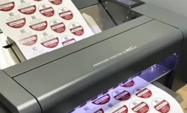 Режущий плоттер в Мастерфото